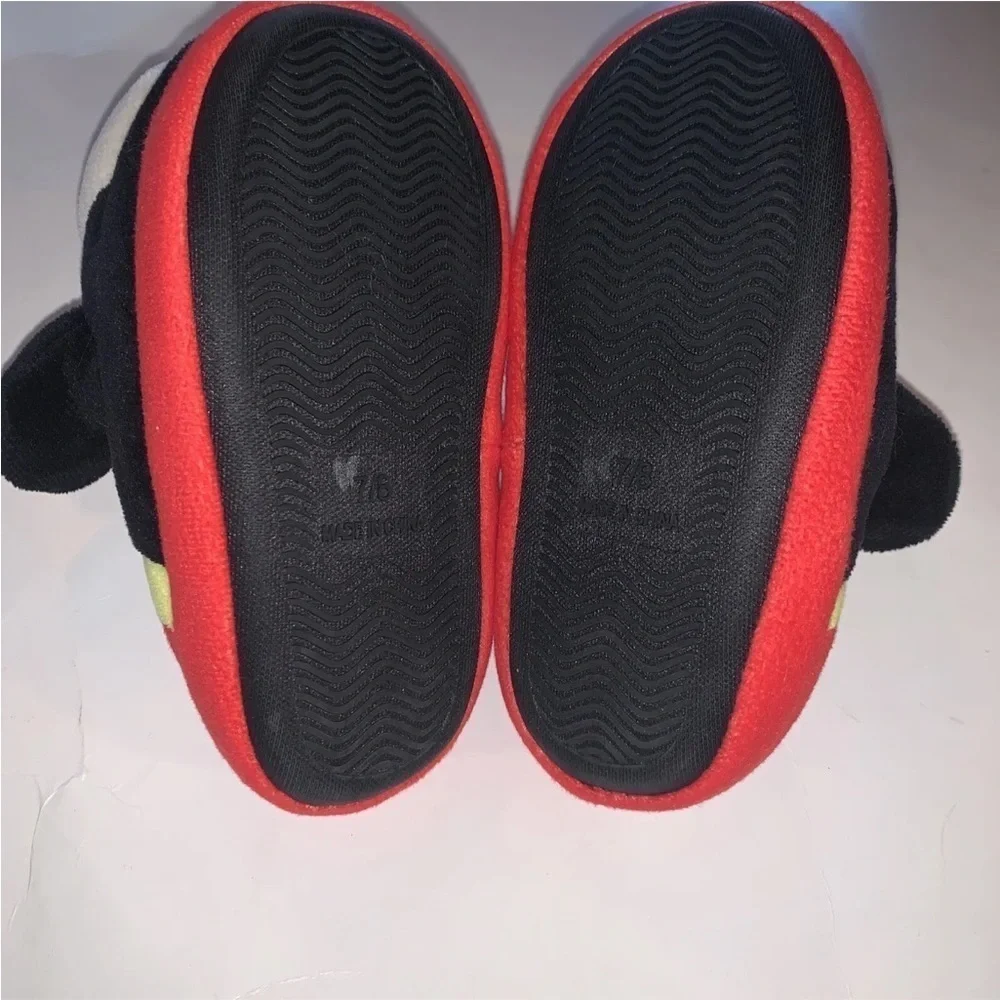 NWOT Disney’s Minnie Mouse Child Girl Size 7/8 Slippers Red Black Polka Dot